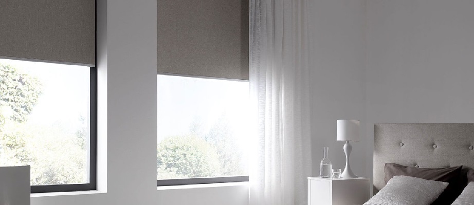 Combinar cortinas transparentes con cortinas roller
